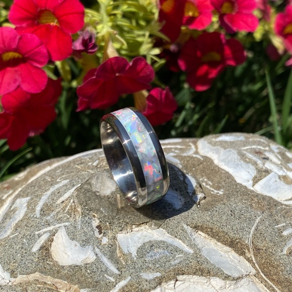 White Fire opal and glowstone ring - Picture 2 of 4